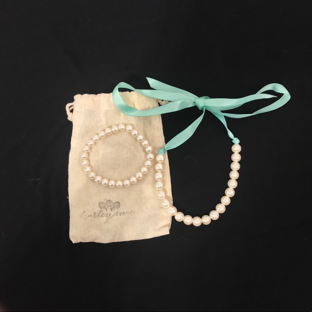 Pearl bracelet and necklace set